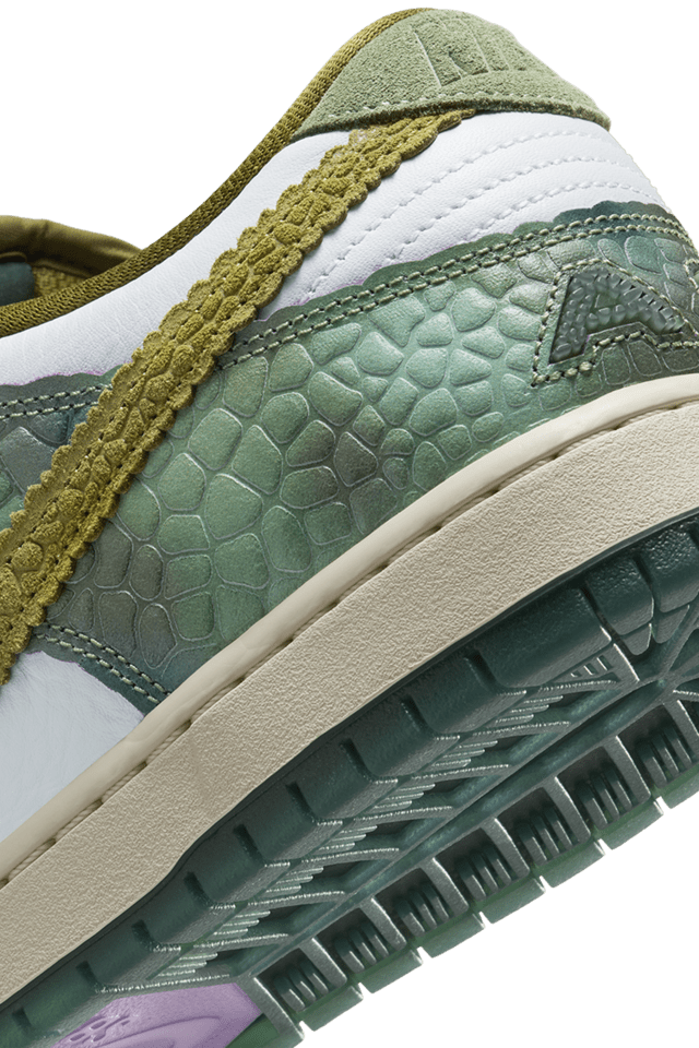 DUNK SB LOW PRO Chameleon x Alexis Sablone