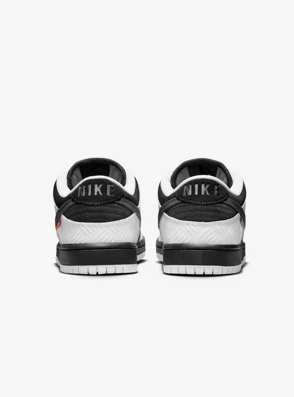 NIKE SB DUNK LOW TIGHTBOOTH