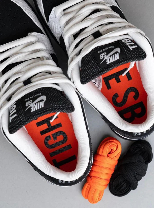 NIKE SB DUNK LOW TIGHTBOOTH
