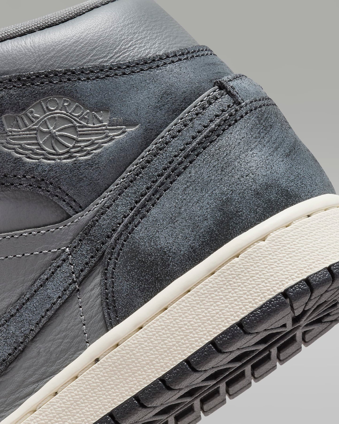 Air Jordan 1 Mid SE Smoke Grey