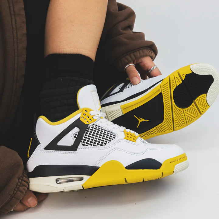 AIR  JORDAN 4 RETRO  VIVID SULFUR