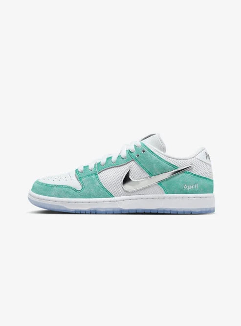 NIKE SB DUNK LOW APRIL SKATEBOARDS