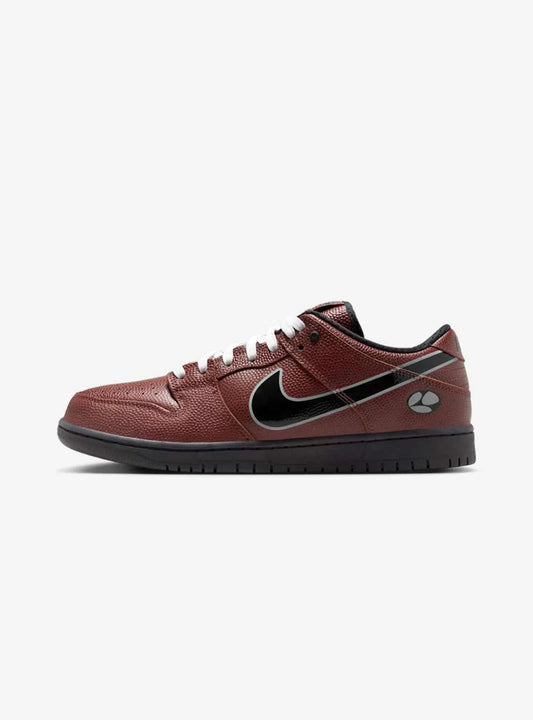 Nike SB Dunk Low Limosine Skateboards
