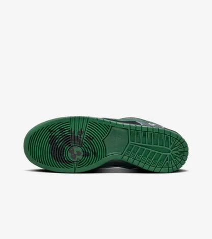 NIKE SB DUNK LOW PRO X THERE ANTHRACITE AND GORGE GREEN