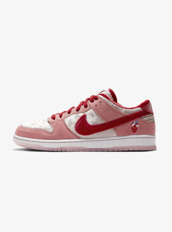 NIKE SB DUNK LOW STRANGELOVE SKATEBOARDS