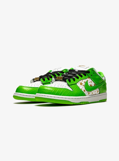 NIKE SB DUNK LOW SUPREME STARS MEAN GREEN (2021)