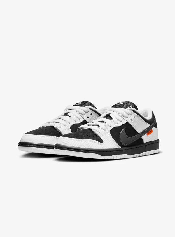 NIKE SB DUNK LOW TIGHTBOOTH