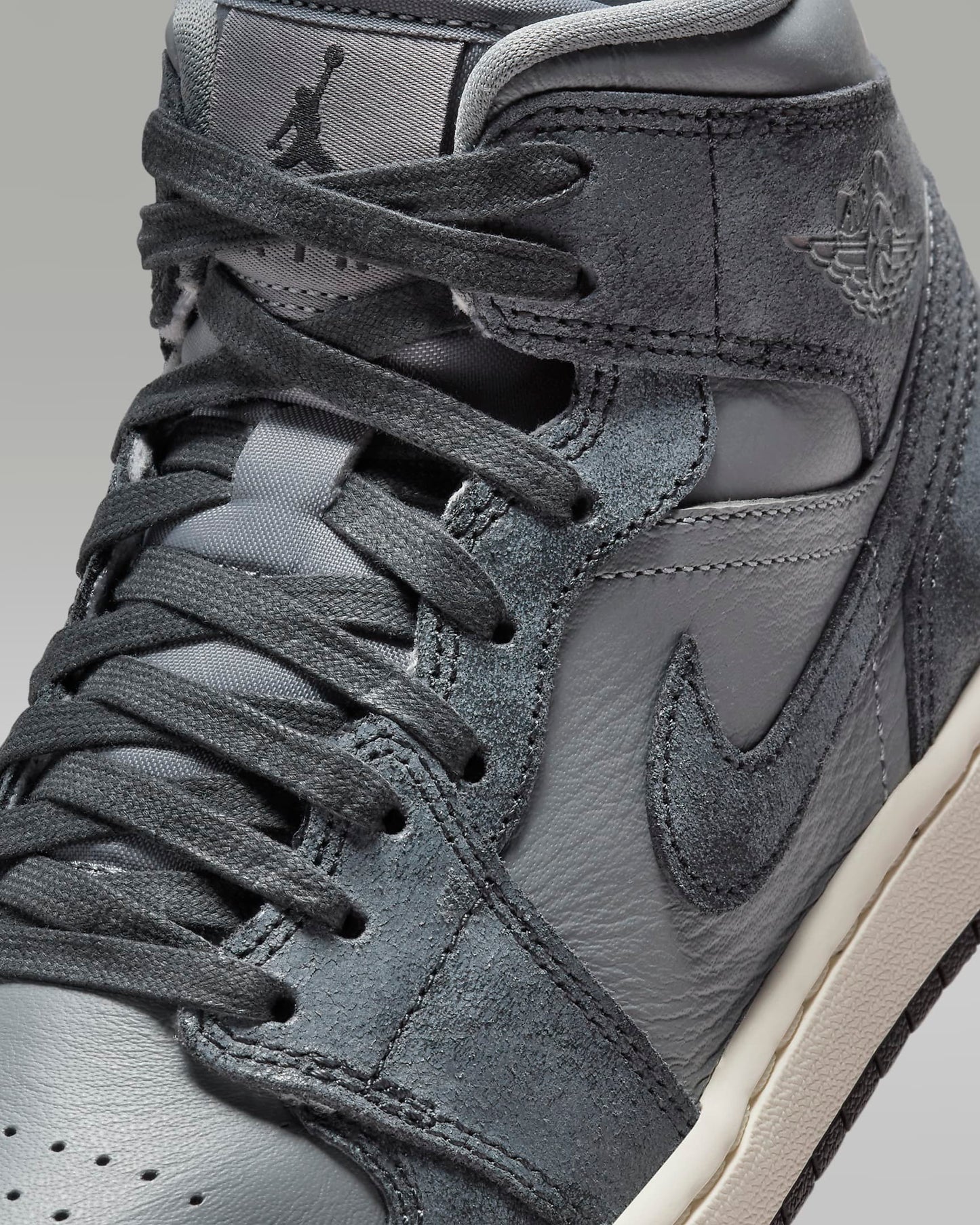 Air Jordan 1 Mid SE Smoke Grey